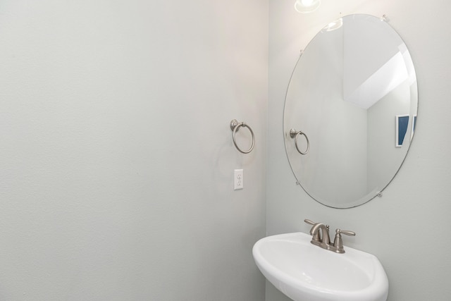 bathroom featuring sink