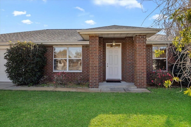 view of front facade with a front yard