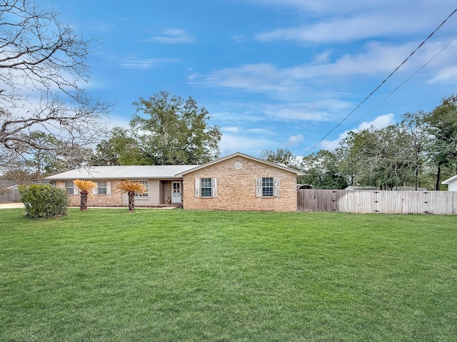 single story home with a front lawn