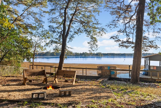 view of yard featuring a water view