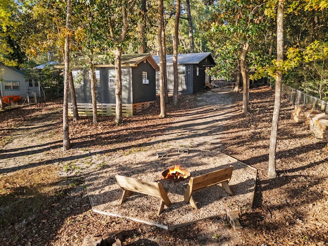 view of yard featuring a fire pit