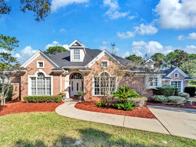 view of front facade with a front yard