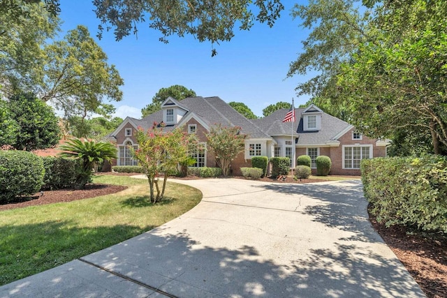 view of front of house with a front yard