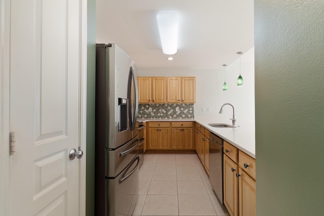 kitchen with light tile patterned flooring, tasteful backsplash, a sink, dishwashing machine, and stainless steel fridge with ice dispenser