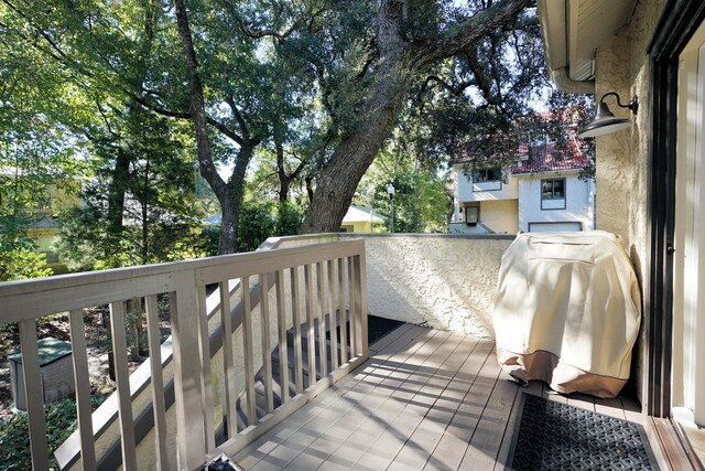 balcony featuring a grill