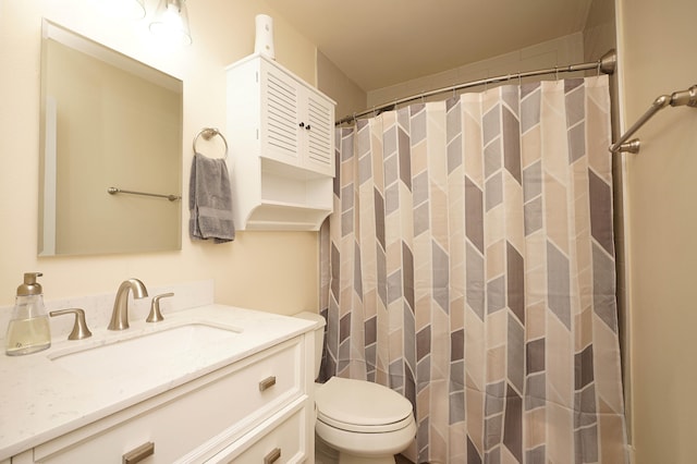 bathroom with a shower with curtain, vanity, and toilet