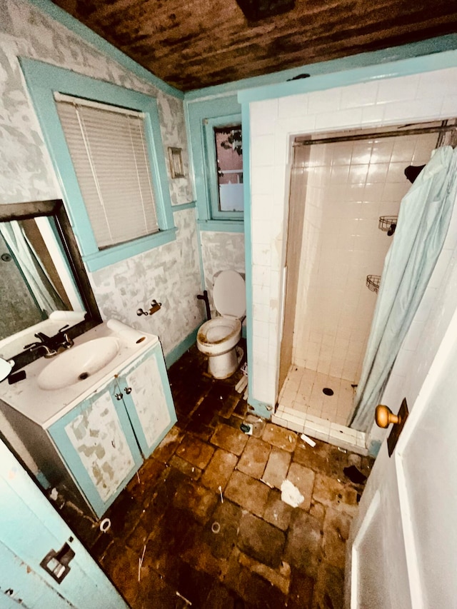 bathroom with curtained shower, vanity, wood ceiling, and toilet