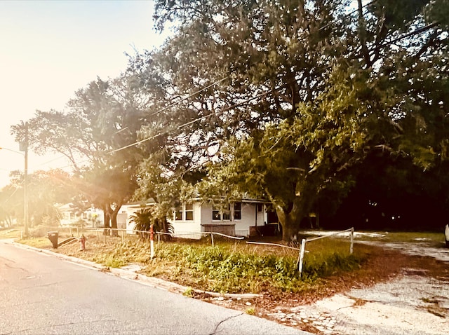 view of front of property