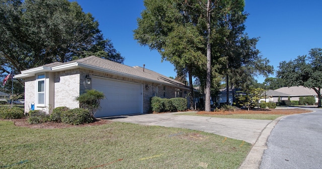 view of front of property featuring a front yard and a garage