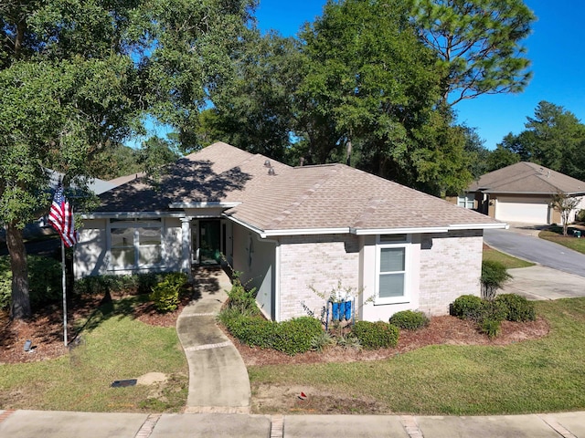 view of front of home featuring a front yard