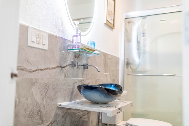 bathroom featuring toilet and sink