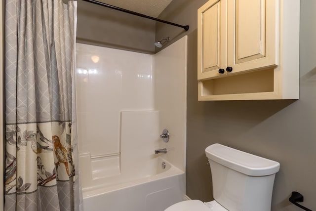 bathroom with toilet, a textured ceiling, and shower / tub combo with curtain