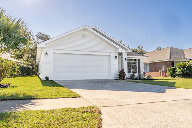 view of front of house featuring a front lawn