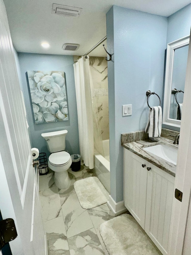 full bathroom with shower / tub combo with curtain, vanity, and toilet