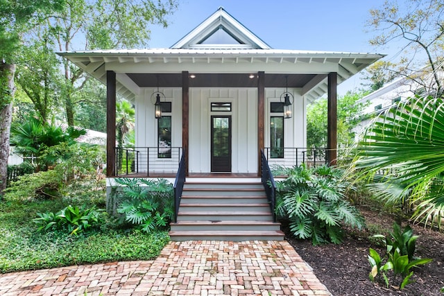 property entrance with covered porch