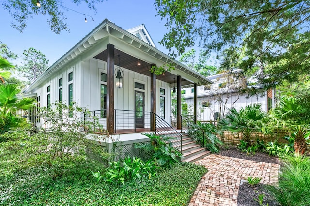 view of front of home featuring covered porch