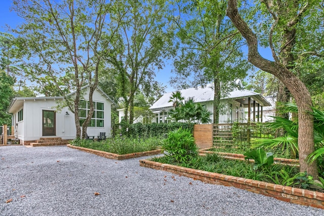 view of front of property