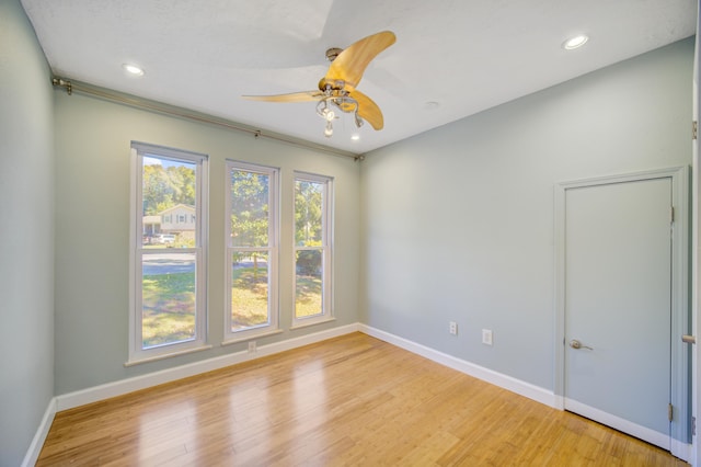 empty room featuring light hardwood / wood-style floors and ceiling fan