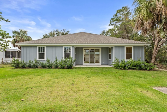 view of front of property with a front lawn