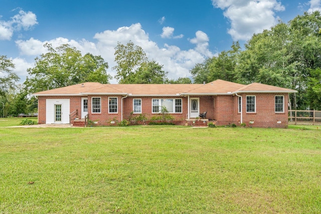 ranch-style house featuring a front lawn