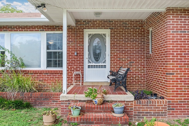 property entrance with covered porch