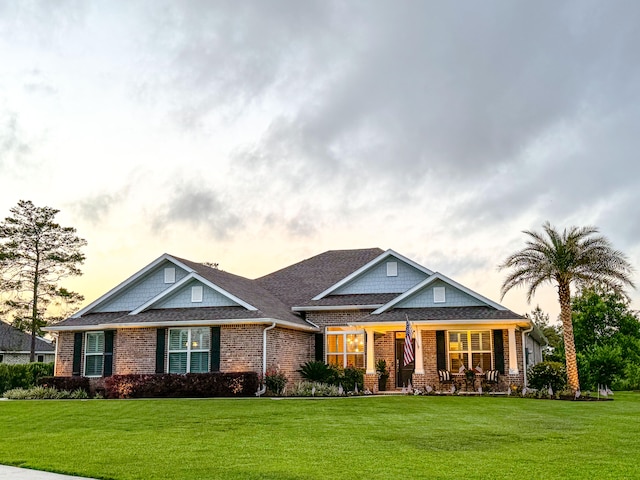 craftsman-style home featuring a front lawn