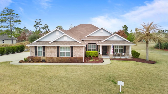 craftsman house featuring a front yard