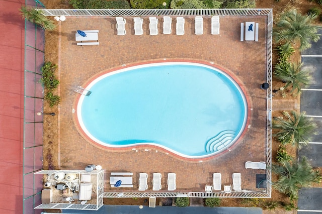 view of swimming pool