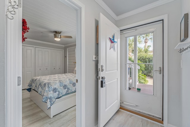 doorway to outside featuring ceiling fan, light hardwood / wood-style flooring, and crown molding