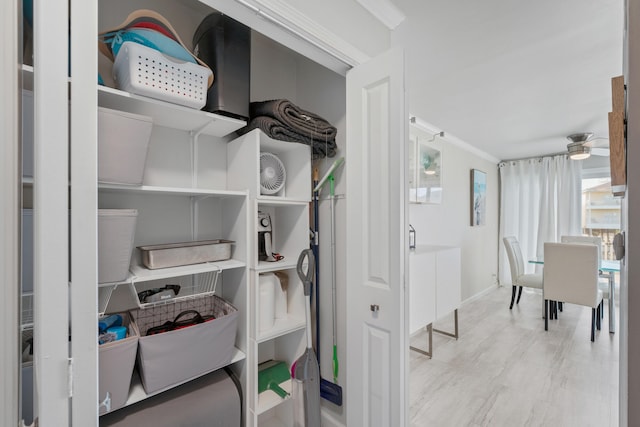 walk in closet featuring ceiling fan