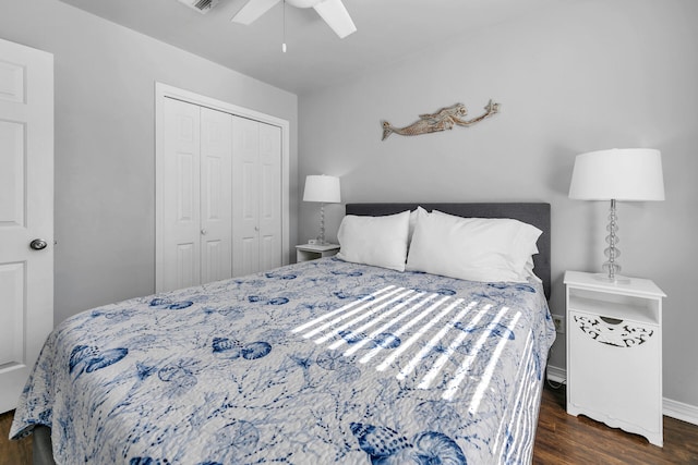 bedroom featuring ceiling fan, dark hardwood / wood-style flooring, and a closet