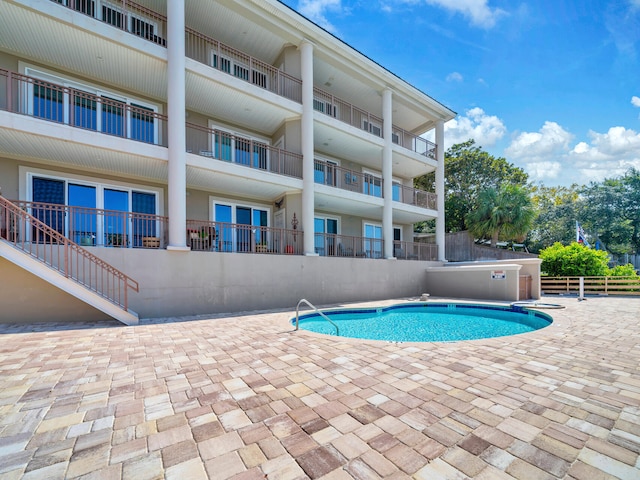 view of swimming pool featuring a patio