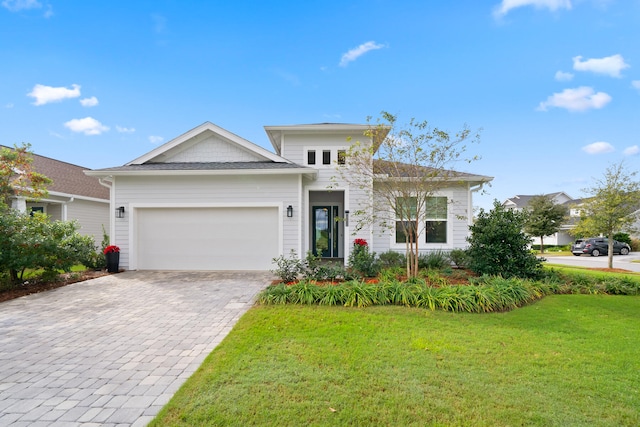 view of front facade featuring a front yard and a garage