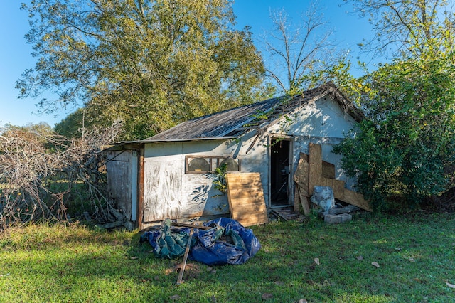 view of outbuilding featuring a yard