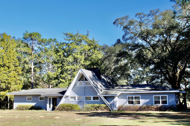 view of front of home with a front yard