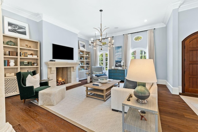 living room featuring hardwood / wood-style flooring, ornamental molding, and a notable chandelier