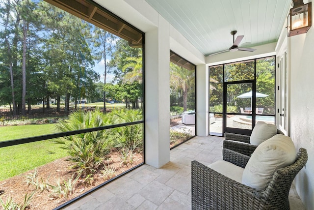 sunroom with ceiling fan