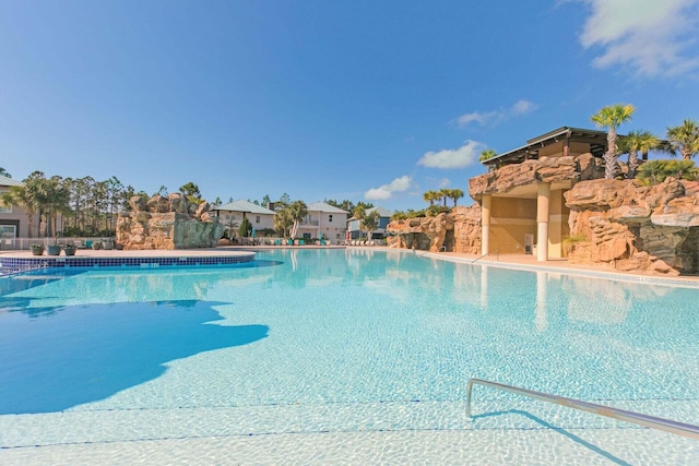 view of swimming pool