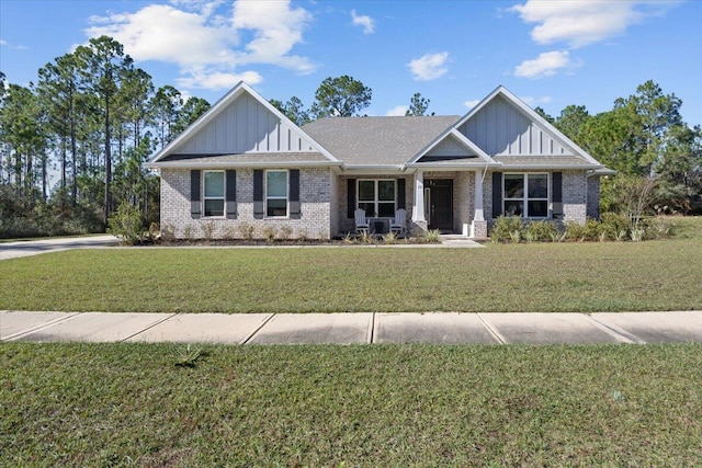 craftsman-style home featuring a front lawn