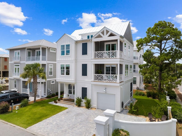 view of front of property featuring a front yard and a garage