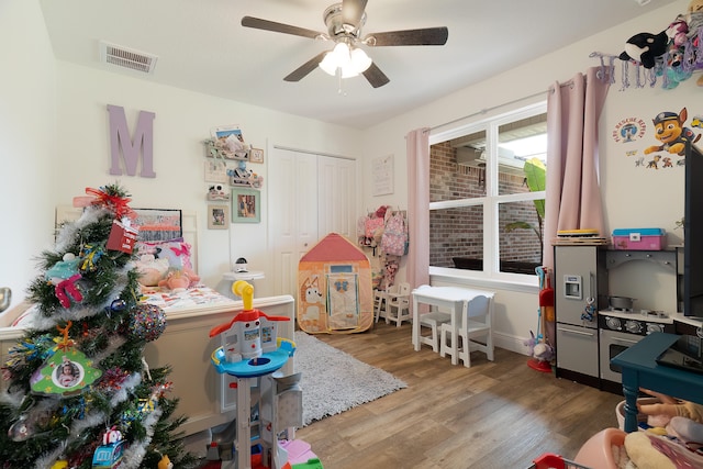 rec room with ceiling fan and hardwood / wood-style floors