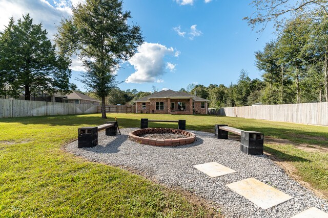 view of yard featuring a fire pit