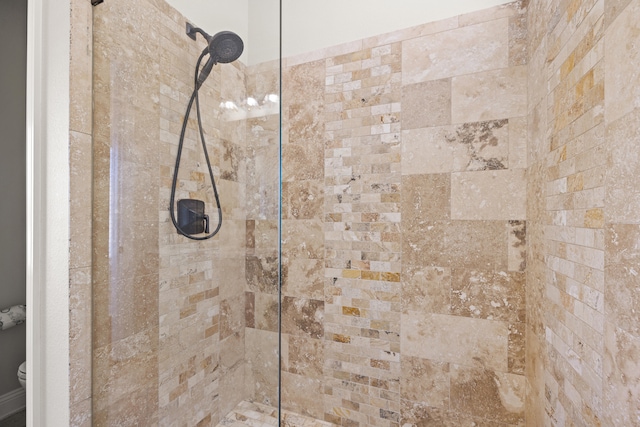 details featuring tiled shower