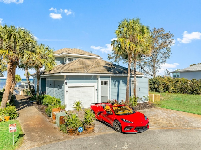 view of front facade featuring a front yard and a garage