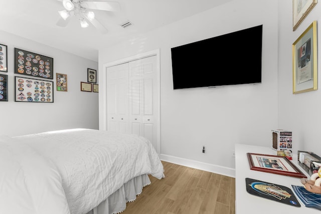 bedroom with light wood-type flooring, a closet, and ceiling fan