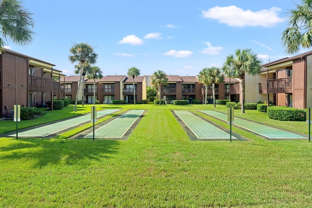 view of property's community featuring a lawn