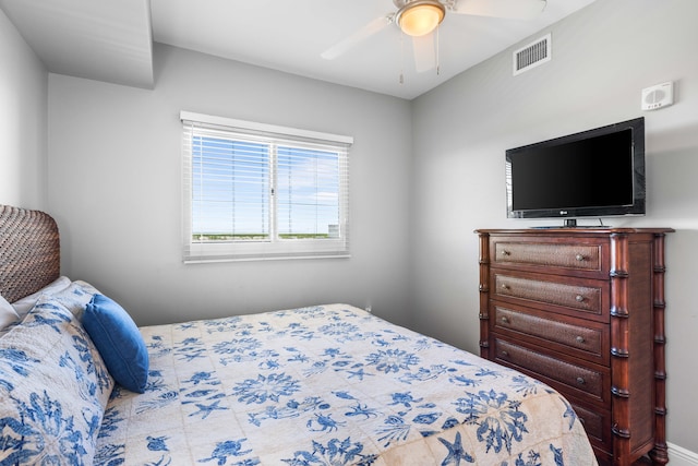 bedroom with ceiling fan