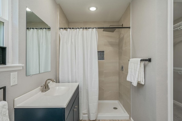 bathroom featuring a shower with curtain and vanity