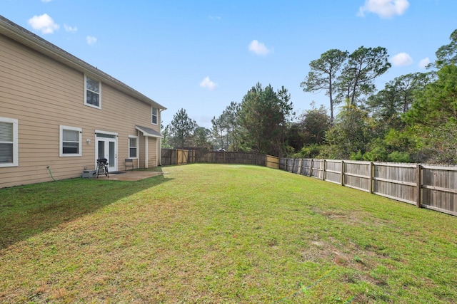 view of yard featuring a patio area