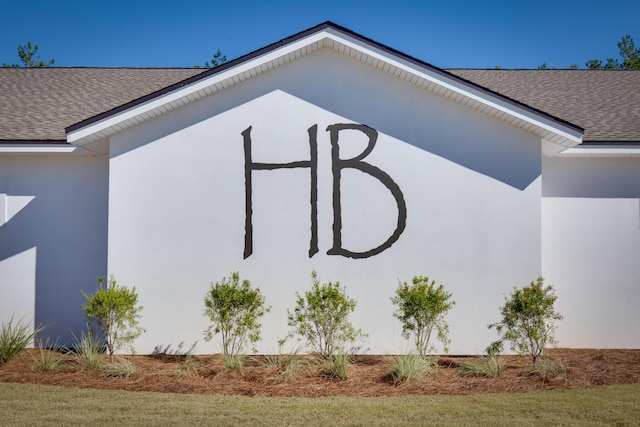 community sign with a lawn